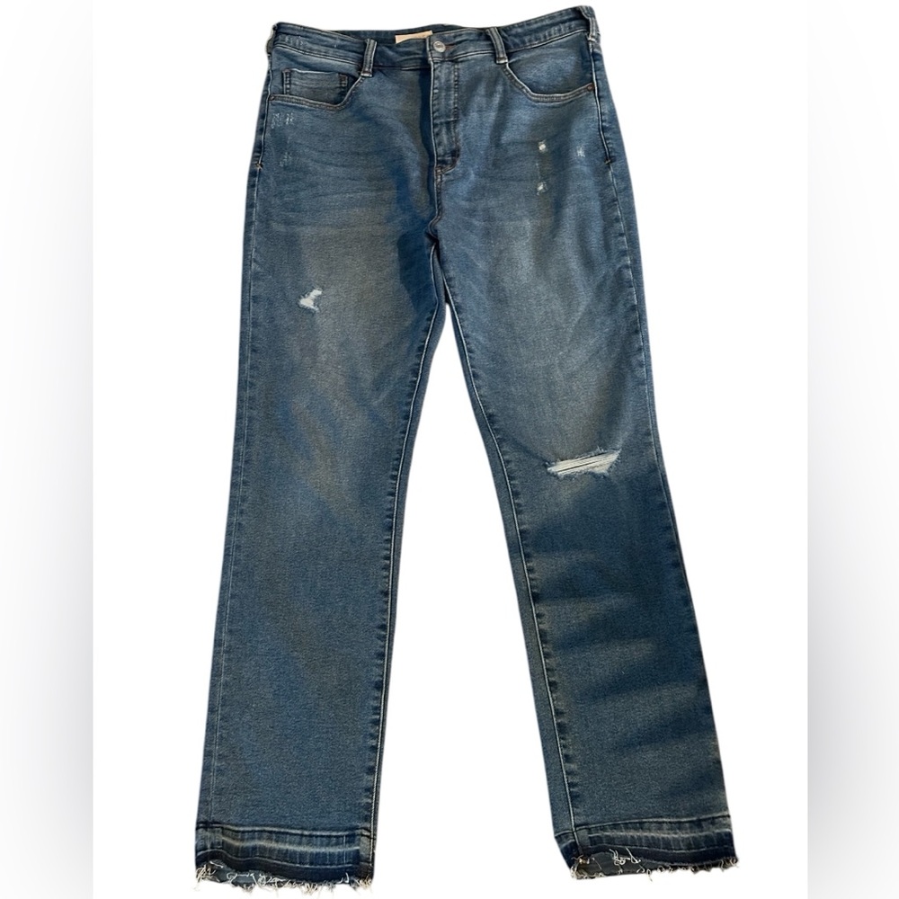 Pilcro Frayed Hem Straight Leg Medium Wash Jeans with stretch. Size 32